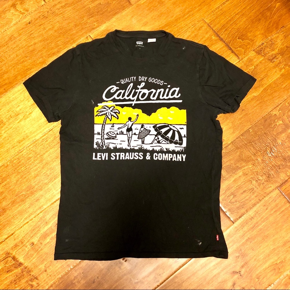 Worn once Levi’s Tee shirt size small